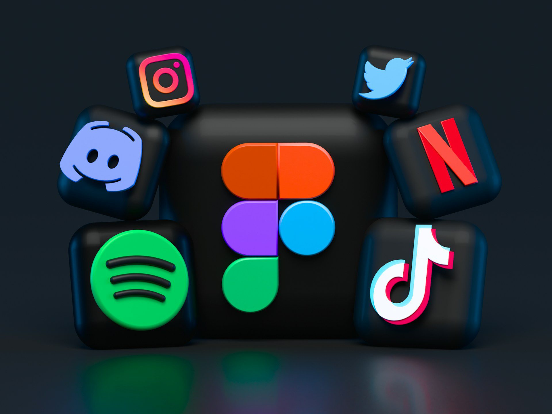 alexander-shatov-mr4JG4SYOF8-unsplash socials